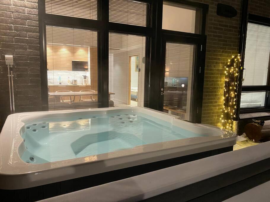 Levi Diamonds Luxury Ski-In&Out &Private Jacuzzi Sirkka Exterior photo